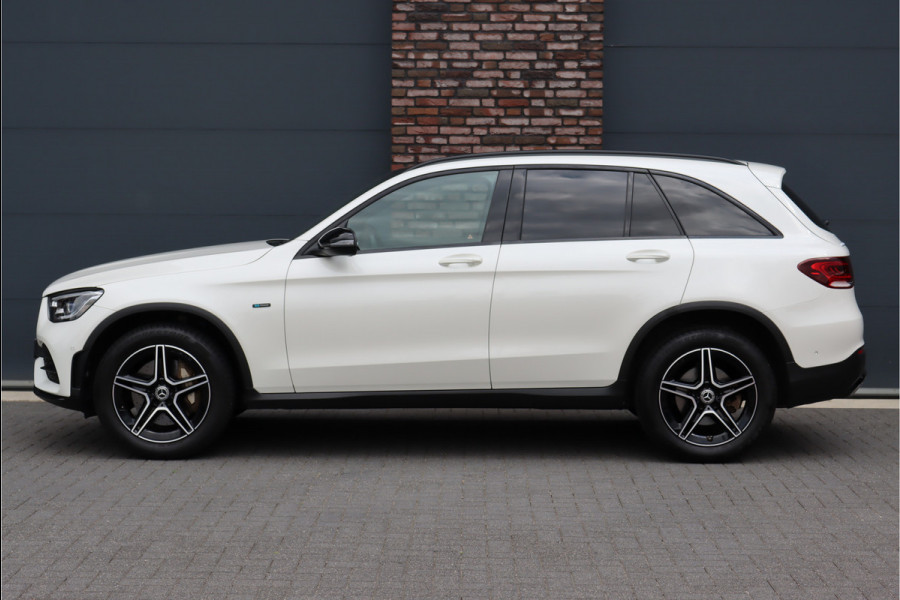 Mercedes-Benz GLC 300e 4MATIC AMG Line Aut9 | Panoramadak | Trekhaak | Multibeam LED | Nightpakket | Augmented Reality | Sfeerverlichting | Apple Carplay/Android Auto |