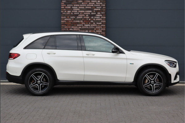 Mercedes-Benz GLC 300e 4MATIC AMG Line Aut9 | Panoramadak | Trekhaak | Multibeam LED | Nightpakket | Augmented Reality | Sfeerverlichting | Apple Carplay/Android Auto |