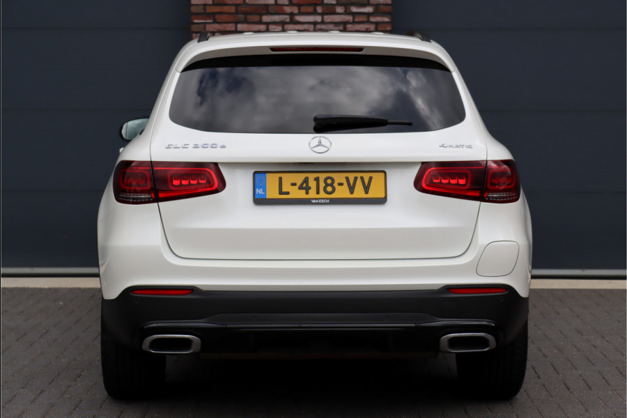 Mercedes-Benz GLC 300e 4MATIC AMG Line Aut9 | Panoramadak | Trekhaak | Multibeam LED | Nightpakket | Augmented Reality | Sfeerverlichting | Apple Carplay/Android Auto |