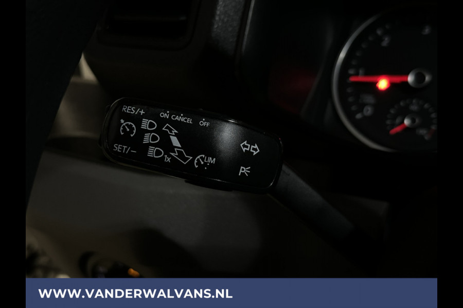 Volkswagen Crafter 2.0 TDI 140pk L3H3 L2H2 Euro6 Airco | Navigatie | 3000kg Trekhaak | Cruisecontrol Apple Carplay, Android Auto, Chauffeursstoel, Parkeersensoren, Bijrijdersbank