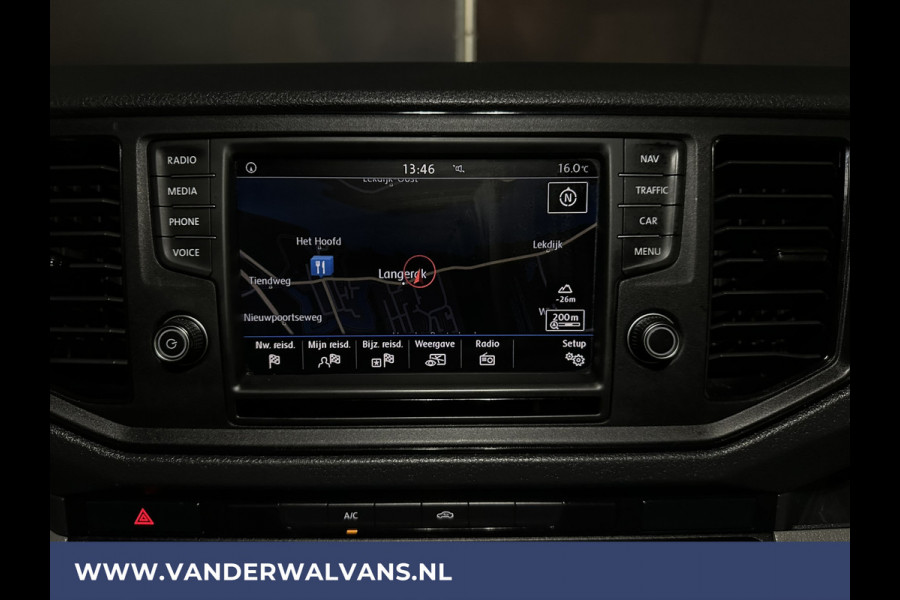 Volkswagen Crafter 2.0 TDI 140pk L3H3 L2H2 Euro6 Airco | Navigatie | 3000kg Trekhaak | Cruisecontrol Apple Carplay, Android Auto, Chauffeursstoel, Parkeersensoren, Bijrijdersbank