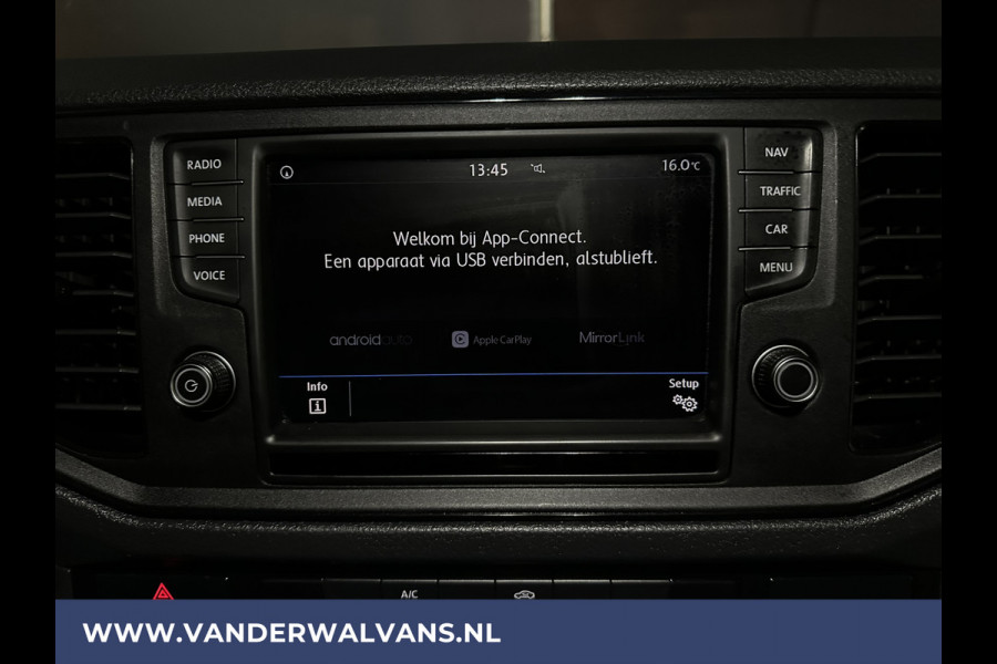 Volkswagen Crafter 2.0 TDI 140pk L3H3 L2H2 Euro6 Airco | Navigatie | 3000kg Trekhaak | Cruisecontrol Apple Carplay, Android Auto, Chauffeursstoel, Parkeersensoren, Bijrijdersbank