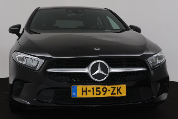 Mercedes-Benz A-Klasse 180 Business Solution AMG (CAMERA, NAVIGATIE, STOELVERWARMING, CRUISE, NL-AUTO, GOED ONDERHOUDEN)