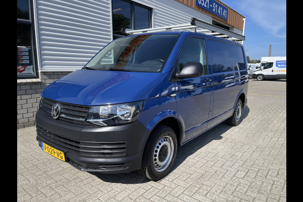 Volkswagen Transporter 2.0 TDI 102pk L1H1 Comfortline / vaste prijs rijklaar € 17.950 ex btw / lease vanaf € 329 / airco / cruise / navigatie / imperial / achterklep / parkpilot / 2 stoelen met armsteun !