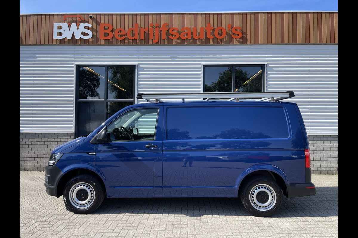 Volkswagen Transporter 2.0 TDI 102pk L1H1 Comfortline / vaste prijs rijklaar € 16.950 ex btw / lease vanaf € 329 / airco / cruise / navigatie / imperial / achterklep / parkpilot / 2 stoelen met armsteun !