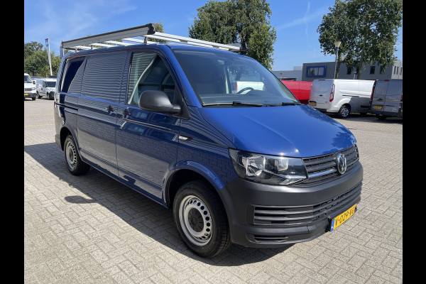 Volkswagen Transporter 2.0 TDI 102pk L1H1 Comfortline / vaste prijs rijklaar € 17.950 ex btw / lease vanaf € 329 / airco / cruise / navigatie / imperial / achterklep / parkpilot / 2 stoelen met armsteun !