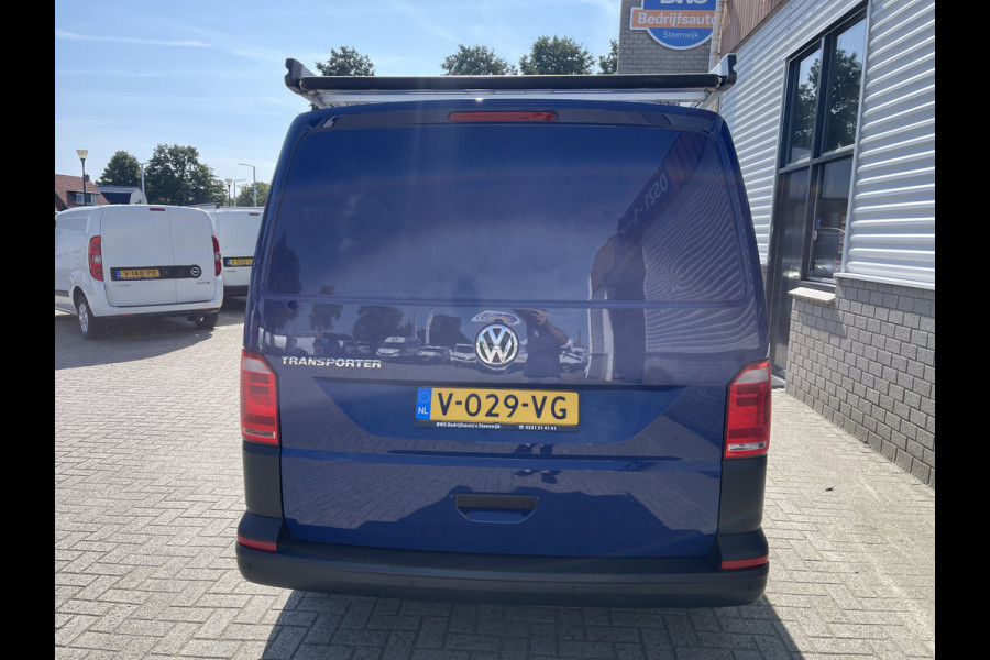 Volkswagen Transporter 2.0 TDI 102pk L1H1 Comfortline / vaste prijs rijklaar € 17.950 ex btw / lease vanaf € 329 / airco / cruise / navigatie / imperial / achterklep / parkpilot / 2 stoelen met armsteun !