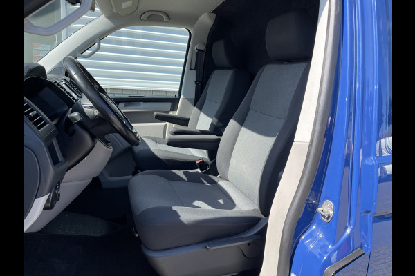 Volkswagen Transporter 2.0 TDI 102pk L1H1 Comfortline / vaste prijs rijklaar € 17.950 ex btw / lease vanaf € 329 / airco / cruise / navigatie / imperial / achterklep / parkpilot / 2 stoelen met armsteun !