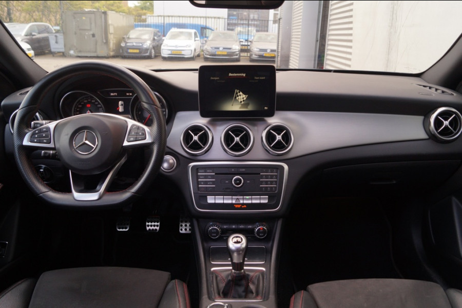 Mercedes-Benz GLA 200d AMG Style Solution -PANO-ECC-CAM-NAVI-PDC-