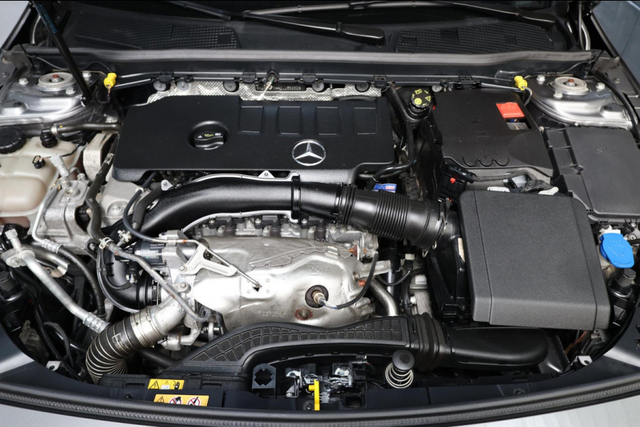 Mercedes-Benz A-Klasse 220 AMG Line LED/SFEER/PANORAMADAK/HALF LEER+S.VERWARMING/19" LMV/PDC/LINE/ACC/ECC/12 MDN GARANTIE!