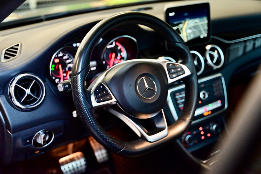 Mercedes-Benz GLA 45 AMG 4Matic - Panoramadak - Achteruitrijcamera - CarPlay - Parkeerassistent -