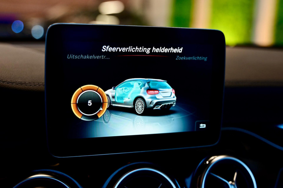 Mercedes-Benz GLA 45 AMG 4Matic - Panoramadak - Achteruitrijcamera - CarPlay - Parkeerassistent -