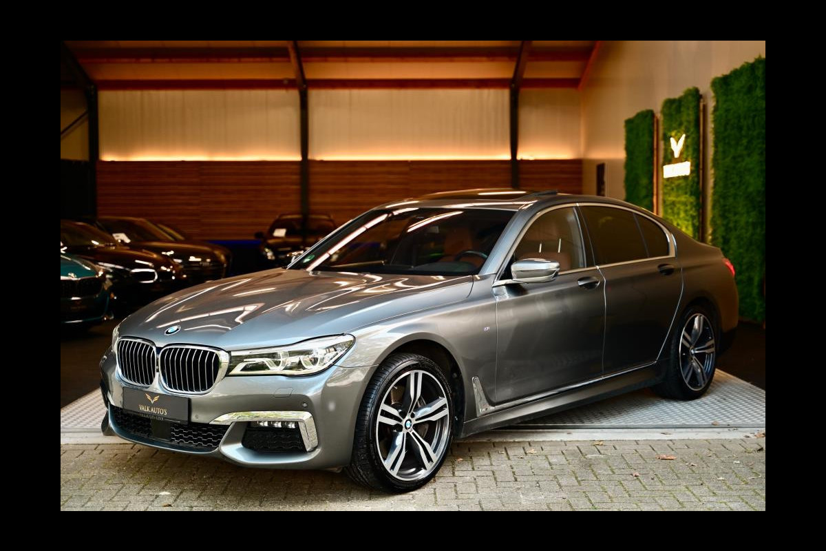 BMW 7 Serie 750i xDrive M-Sport - Stoelventilatie - Adapt. Cruise - Soft-Close - Schuifdak - Zonnerollo -