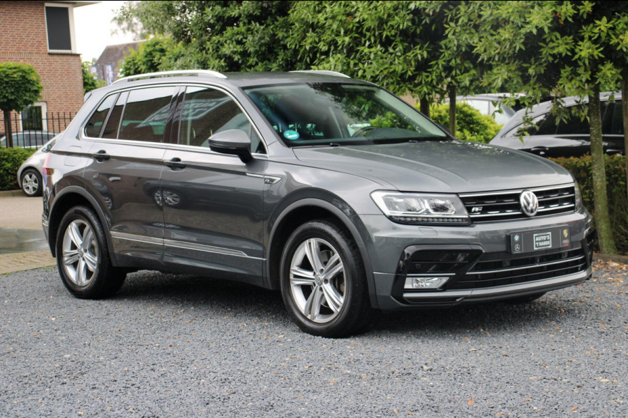 Volkswagen Tiguan 2.0 TSI 4Motion Highline Business R 180 PK ACC Trekhaak 360 Camera 18''