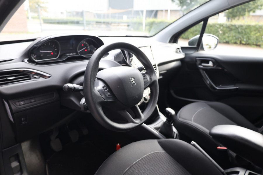 Peugeot 208 1.2 PureTech | Navigatie | CarPlay | PDC | Cruise control | DAB | Cruise control | LED | Nieuwe APK | Onderhoudsbeurt | NL Auto | NAP Logisch