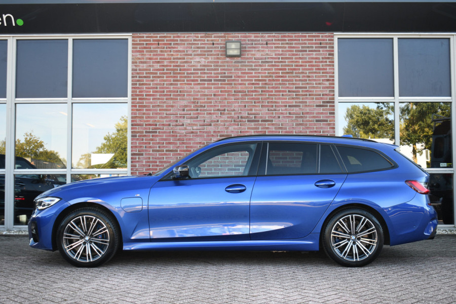 BMW 3 Serie Touring 330e M-Sport Pano Trekh ACC 360 H/K 4xStoelverw