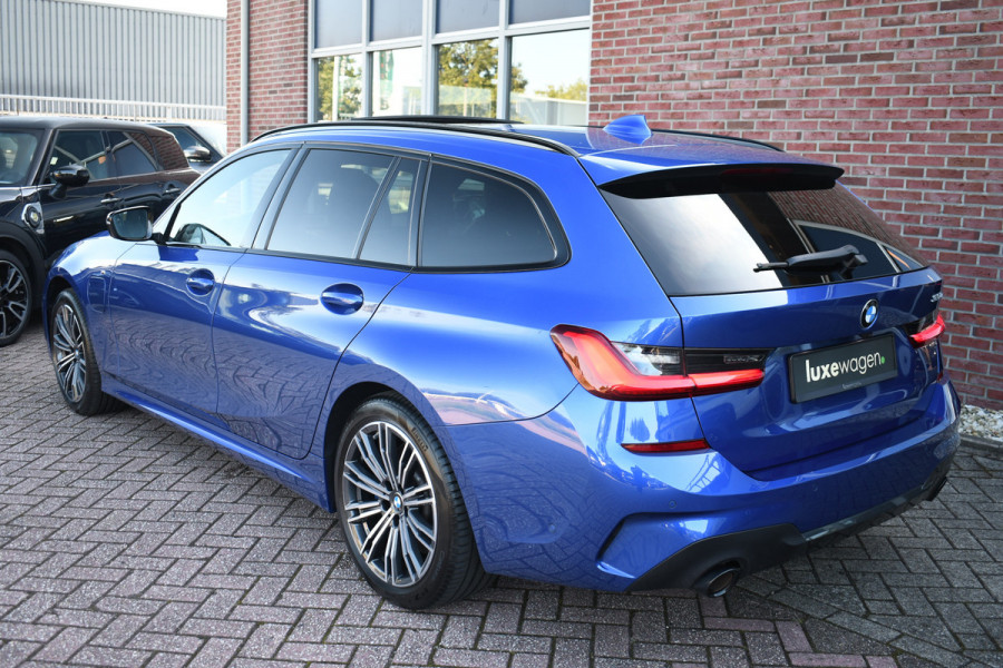 BMW 3 Serie Touring 330e M-Sport Pano Trekh ACC 360 H/K 4xStoelverw