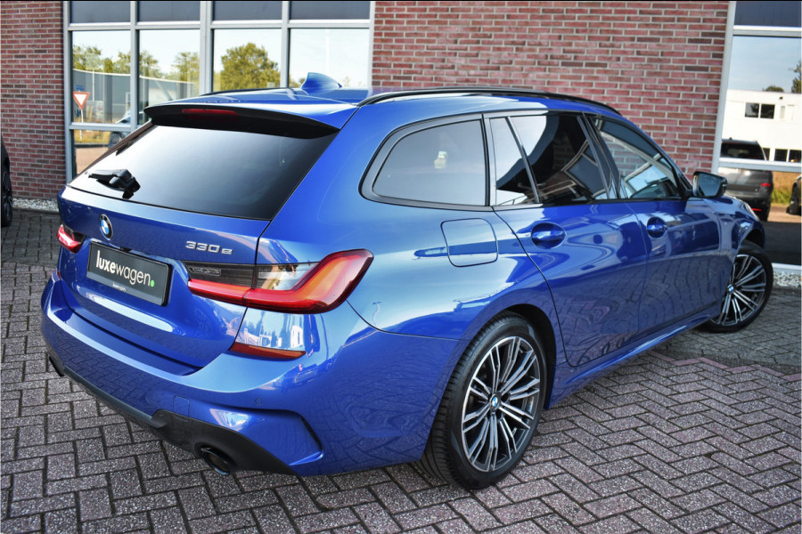 BMW 3 Serie Touring 330e M-Sport Pano Trekh ACC 360 H/K 4xStoelverw