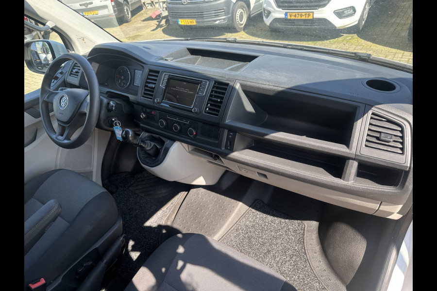 Volkswagen Transporter 2.0 TDI 150PK EURO6 L2H1 DC 5 zitplaatsen Navigatiesysteem/trekhaak/app connect