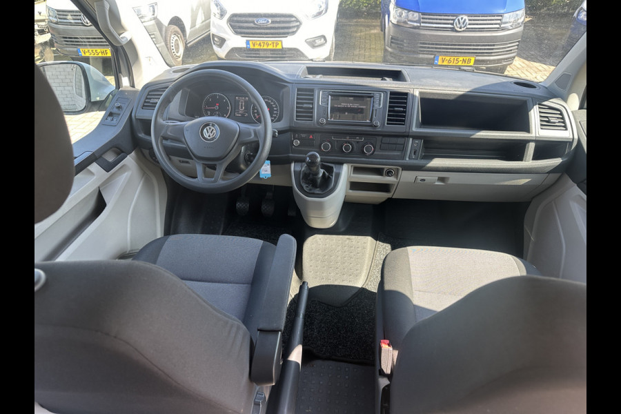 Volkswagen Transporter 2.0 TDI 150PK EURO6 L2H1 DC 5 zitplaatsen Navigatiesysteem/trekhaak/app connect