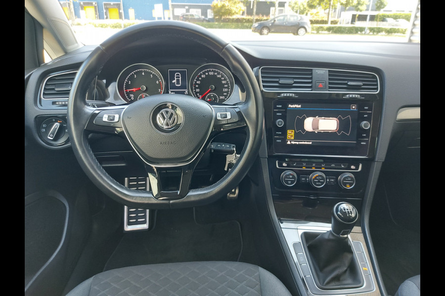 Volkswagen Golf 1.0 TSI Allstar, airco,navigatie,stoelverwarming,parkeersensoren,