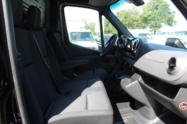 Mercedes-Benz Sprinter 317 CDI L2H1 PRO 3500 KG trekgewicht, LED, MBUX 10.25 met camera, Smartphone integratie