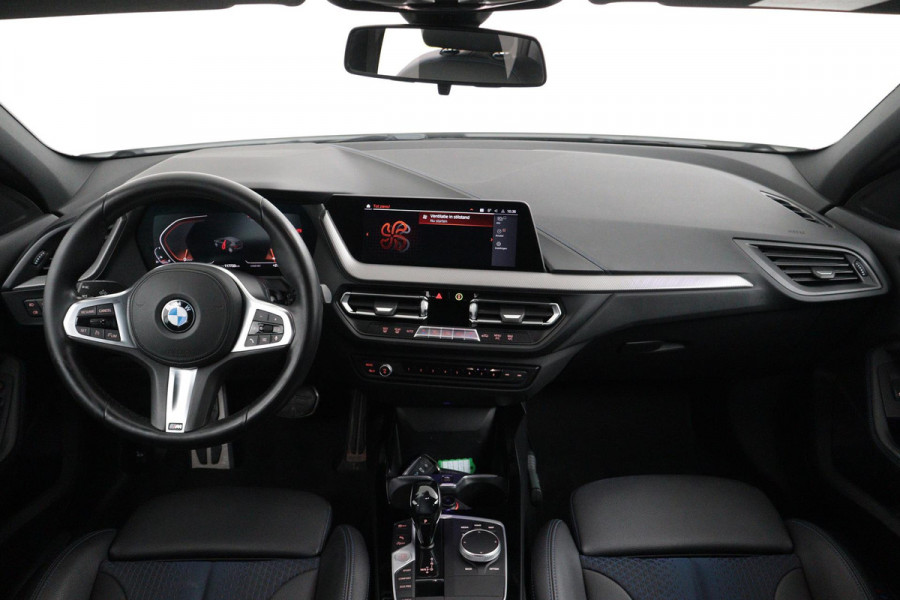 BMW 1-serie 118i Executive Edition M-Pakket (NAVIGATIE, DIGITALE COCKPIT, PARKEERSENSOREN, 1e EIGENAAR, DEALER ONDERHOUDEN)