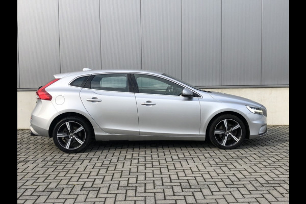 Volvo V40 2.0 T2 R-Design 11-2016 met Navi Climate Pdc Elek pakket Sportve