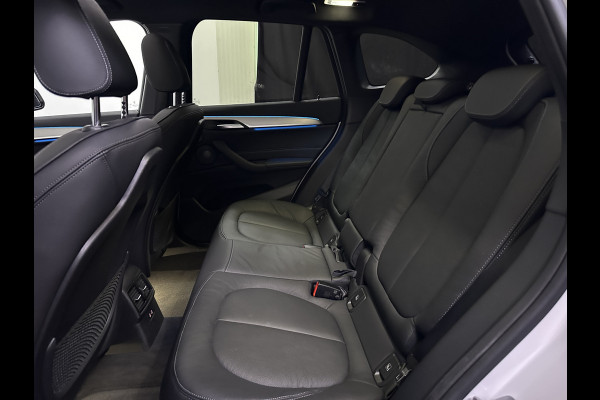 BMW X1 xDrive25e M Sport Plug in Hybrid PHEV | Panodak | Harman Kardon | Lederen Sportstoelen Memory | Trekhaak Afneembaar | Head Up | Camera |