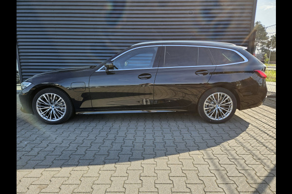 BMW 3 Serie Touring 330e Luxury Line Plug In Hybrid Dealer O.H PHEV | Panodak | Adaptive Cruise | Lederen Sportstoelen Memory | Head Up | Apple Carplay | LED |