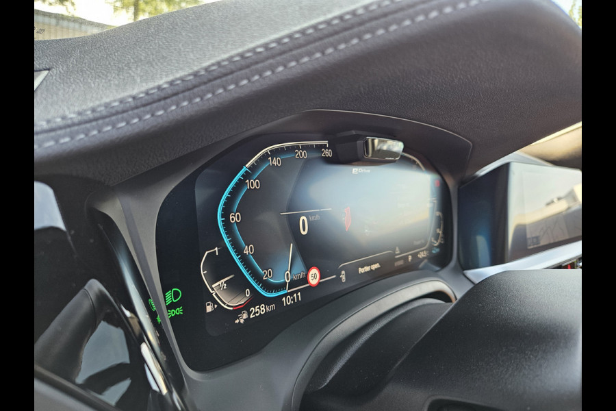 BMW 3 Serie Touring 330e Luxury Line Plug In Hybrid Dealer O.H PHEV | Panodak | Adaptive Cruise | Lederen Sportstoelen Memory | Head Up | Apple Carplay | LED |