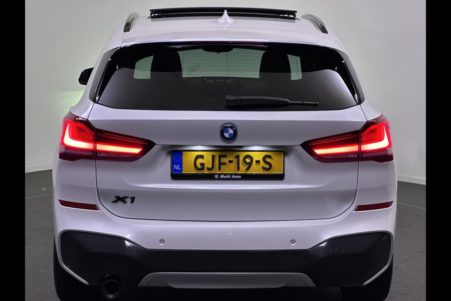 BMW X1 xDrive25e M Sport Plug in Hybrid PHEV | Panodak | Harman Kardon | Lederen Sportstoelen Memory | Trekhaak Afneembaar | Head Up | Camera |