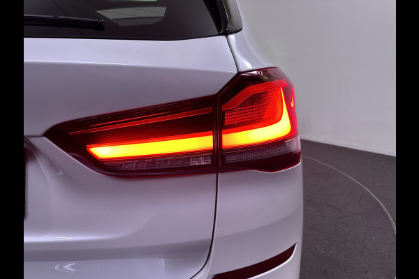 BMW X1 xDrive25e M Sport Plug in Hybrid PHEV | Panodak | Harman Kardon | Lederen Sportstoelen Memory | Trekhaak Afneembaar | Head Up | Camera |