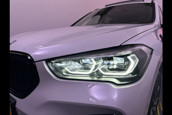 BMW X1 xDrive25e M Sport Plug in Hybrid PHEV | Panodak | Harman Kardon | Lederen Sportstoelen Memory | Trekhaak Afneembaar | Head Up | Camera |