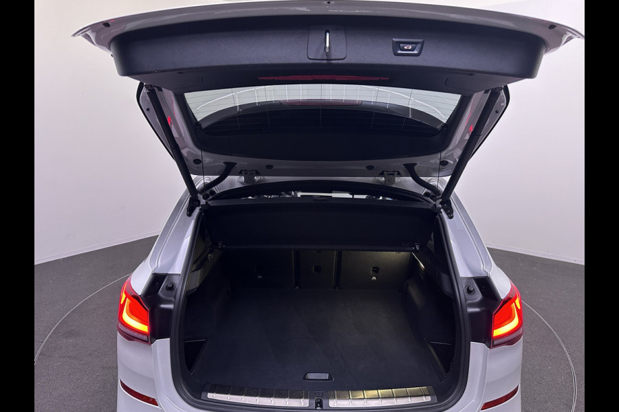 BMW X1 xDrive25e M Sport Plug in Hybrid PHEV | Panodak | Harman Kardon | Lederen Sportstoelen Memory | Trekhaak Afneembaar | Head Up | Camera |