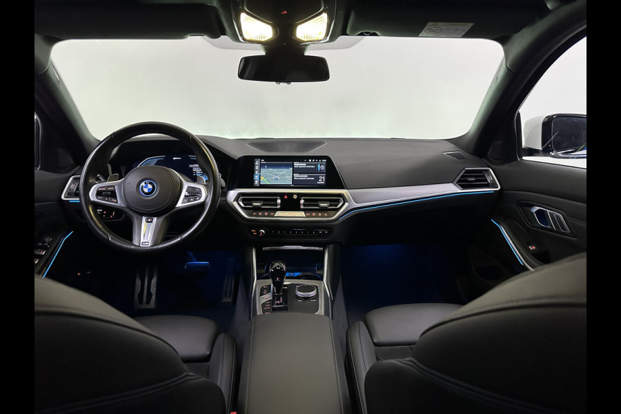 BMW X1 xDrive25e M Sport Plug in Hybrid PHEV | Panodak | Harman Kardon | Lederen Sportstoelen Memory | Trekhaak Afneembaar | Head Up | Camera |