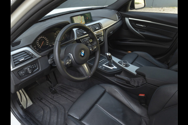 BMW 3 Serie Touring 320i xDrive - M-Sport - Digital Cockpit - Stuurwiel Verwarmd - Camera - Hifi