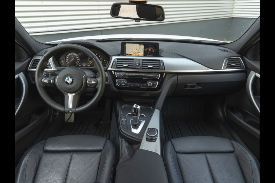 BMW 3 Serie Touring 320i xDrive - M-Sport - Digital Cockpit - Stuurwiel Verwarmd - Camera - Hifi