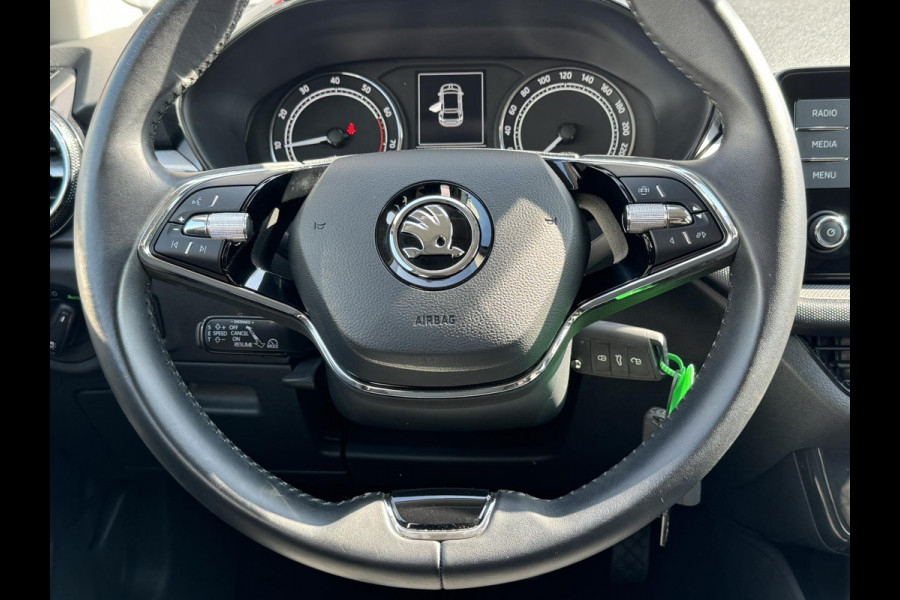 Škoda Fabia 1.0 TSI Ambition Carplay DAB Adaptive cruise Pdc voor en achter Lane assist