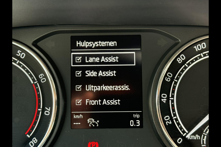 Škoda Fabia 1.0 TSI Ambition Carplay DAB Adaptive cruise Pdc voor en achter Lane assist