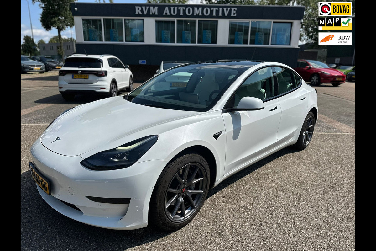 Tesla Model 3 Standard RWD Plus 60 kWh VAN: 35.900,- VOOR 33.877,- UW ZOMERVOORDEEL: 2.023,-