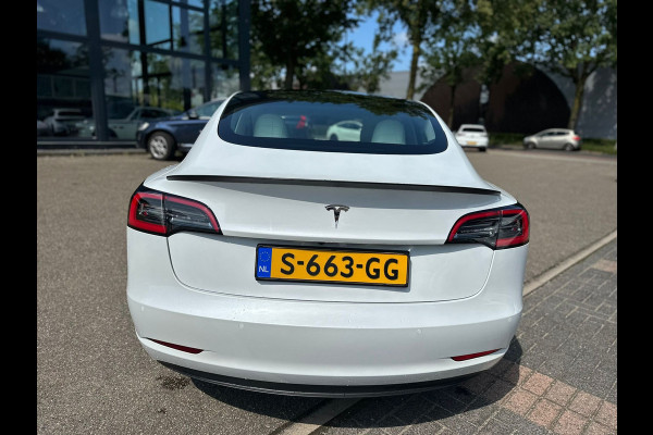 Tesla Model 3 Standard RWD Plus 60 kWh VAN: 35.900,- VOOR 33.877,- UW ZOMERVOORDEEL: 2.023,-