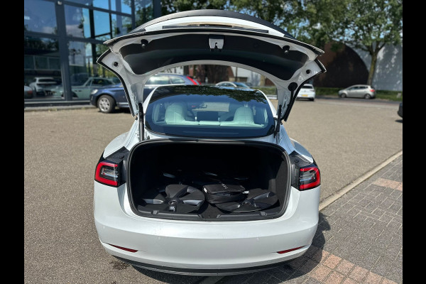 Tesla Model 3 Standard RWD Plus 60 kWh VAN: 35.900,- VOOR 33.877,- UW ZOMERVOORDEEL: 2.023,-