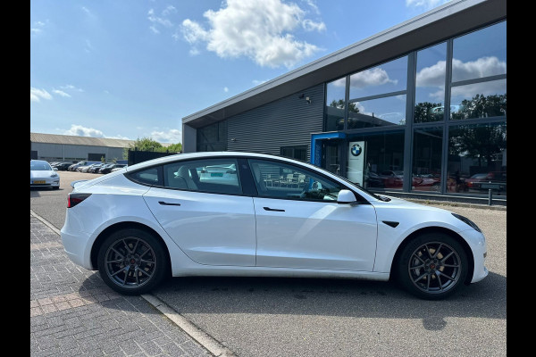 Tesla Model 3 Standard RWD Plus 60 kWh VAN: 35.900,- VOOR 33.877,- UW ZOMERVOORDEEL: 2.023,-