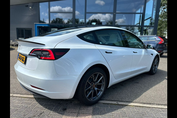 Tesla Model 3 Standard RWD Plus 60 kWh VAN: 35.900,- VOOR 33.877,- UW ZOMERVOORDEEL: 2.023,-