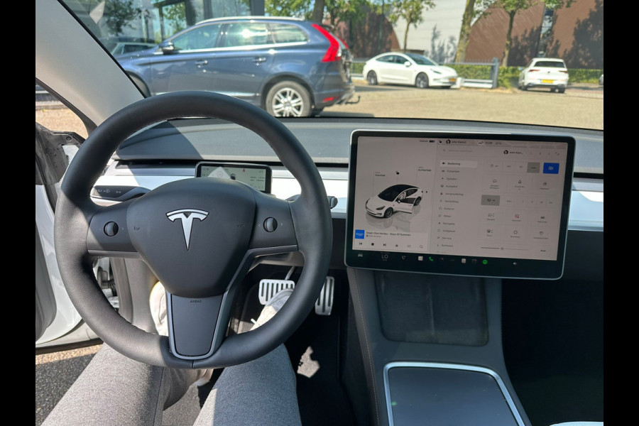 Tesla Model 3 Standard RWD Plus 60 kWh VAN: 35.900,- VOOR 33.877,- UW ZOMERVOORDEEL: 2.023,-