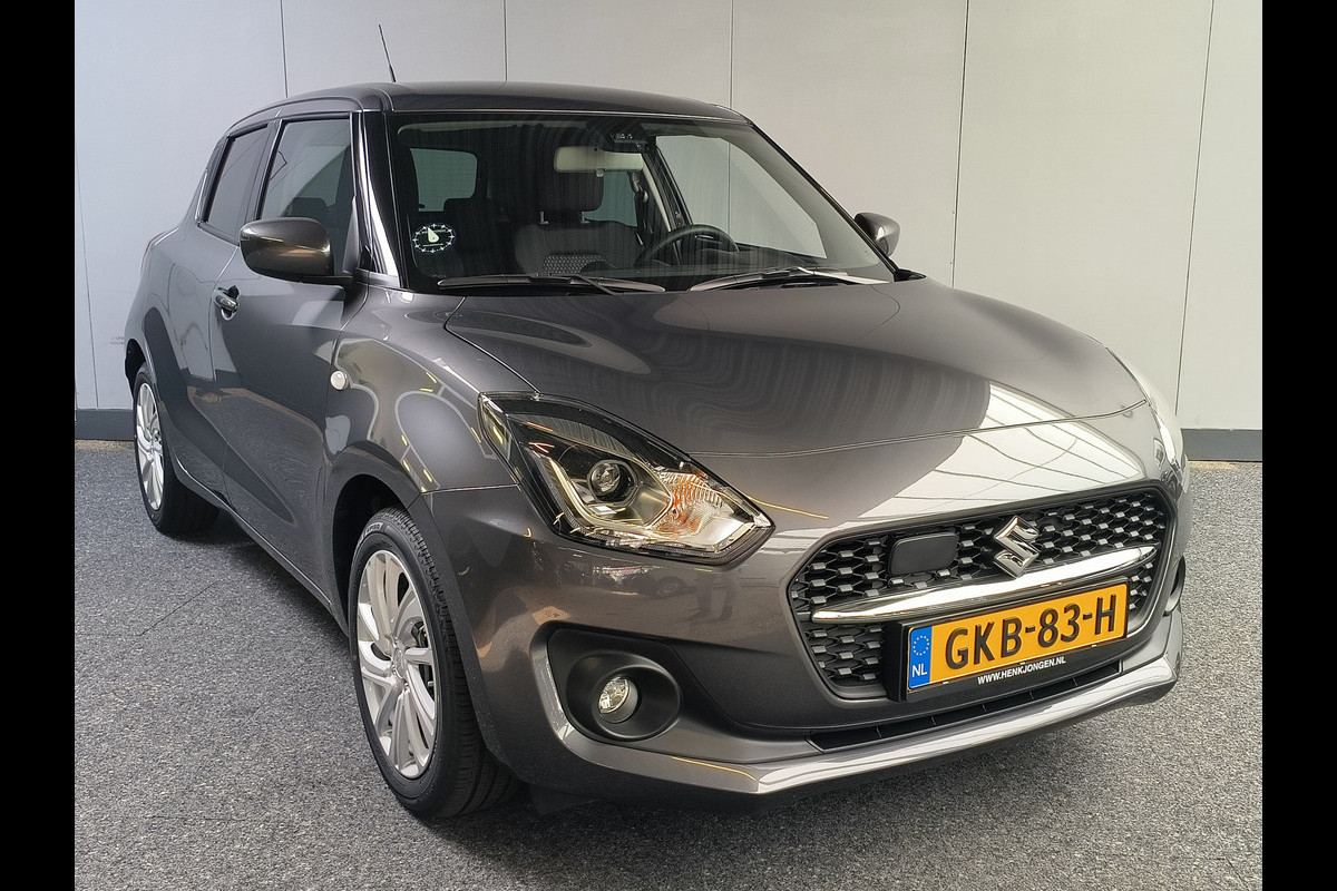 Suzuki Swift 1.2 Select Smart Hybrid uit 2024 Rijklaar + Fabrieksgarantie tot 1-2027 Henk Jongen Auto's in Helmond,  al 50 jaar service zoals 't hoort!