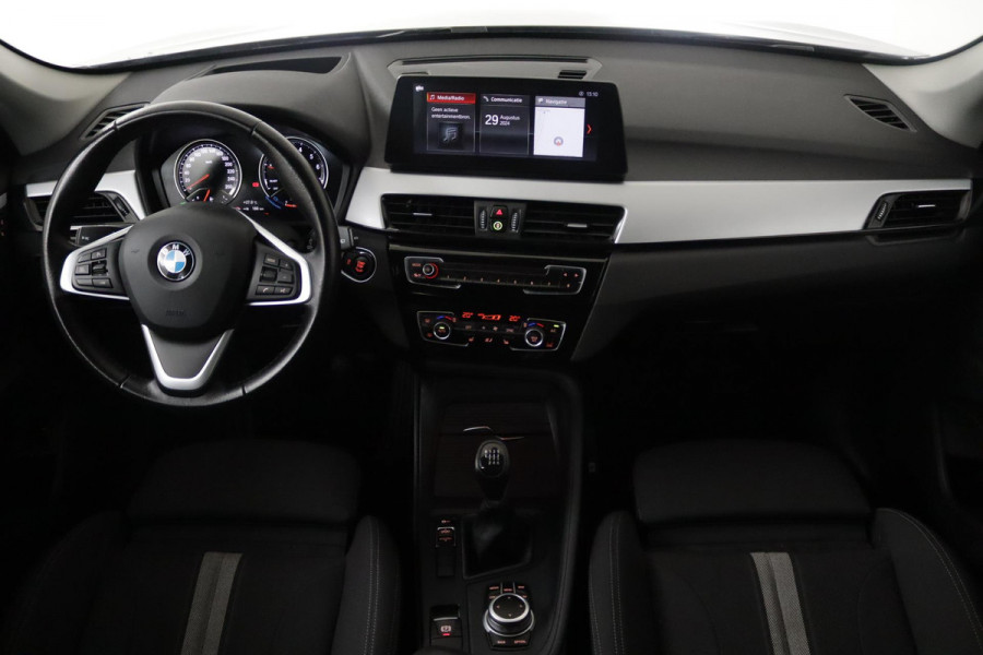 BMW X1 SDrive18i High Executive Edition Sport (NAVIGATIE, STOELVERWARMING, PDC, CLIMATE, NL-AUTO, DEALER ONDERHOUDEN)