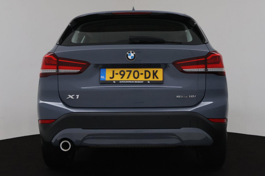 BMW X1 SDrive18i High Executive Edition Sport (NAVIGATIE, STOELVERWARMING, PDC, CLIMATE, NL-AUTO, DEALER ONDERHOUDEN)