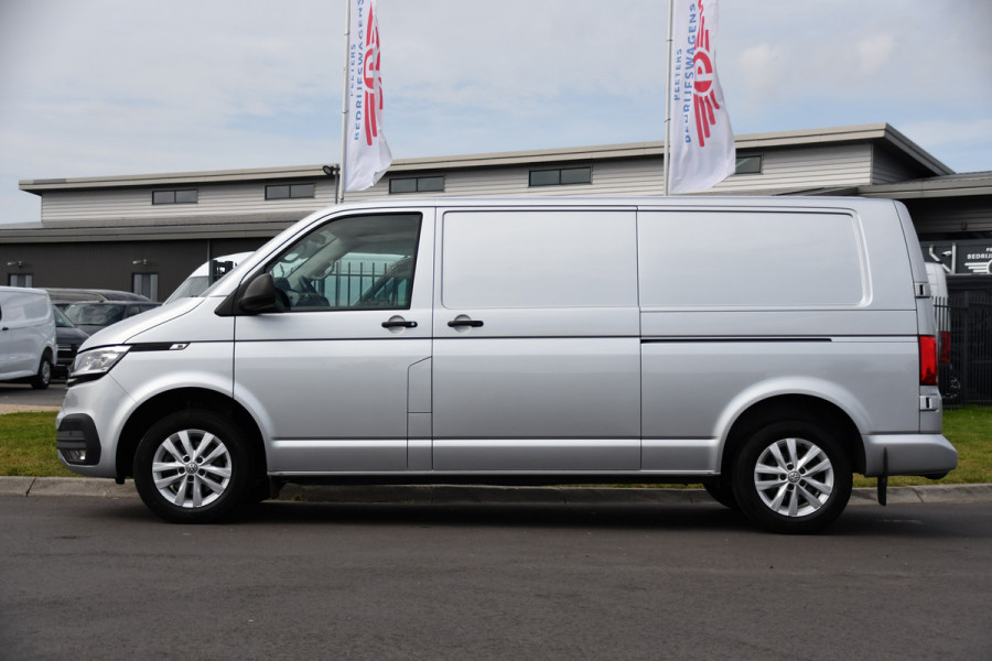 Volkswagen Transporter 2.0 TDI L2H1 30 Highline Adaptieve Cruise, Camera, 2 x Schuifdeur, Carplay, Sensoren, Trekhaak, LED, NAVI, UNIEK!